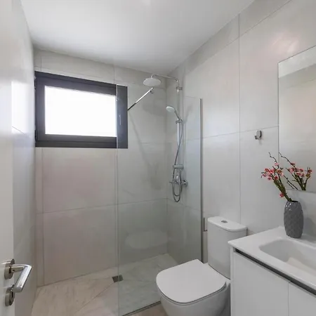 In Sleeps 6 Includes Swimming Pool Air Con And Wifi 9 6 * Peyia
