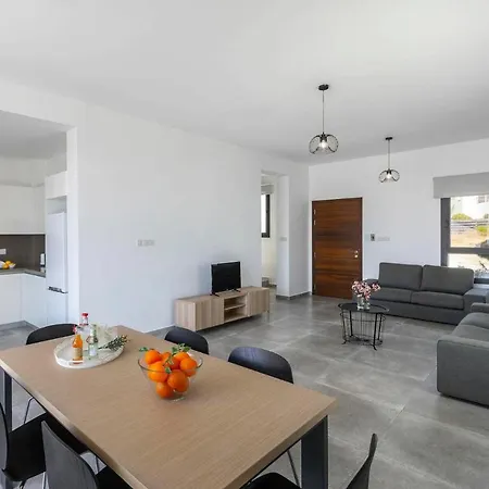 In Sleeps 6 Includes Swimming Pool Air Con And Wifi 9 6 Вилла Пейя