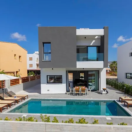 Вилла In Sleeps 6 Includes Swimming Pool Air Con And Wifi 9 6 *