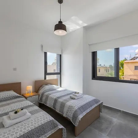 In Sleeps 6 Includes Swimming Pool Air Con And Wifi 9 6 *