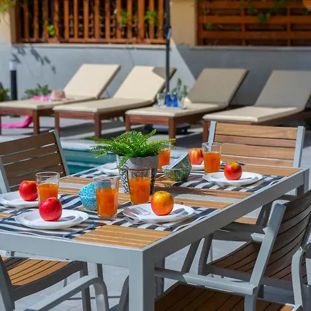 Вилла In Sleeps 6 Includes Swimming Pool Air Con And Wifi 9 6