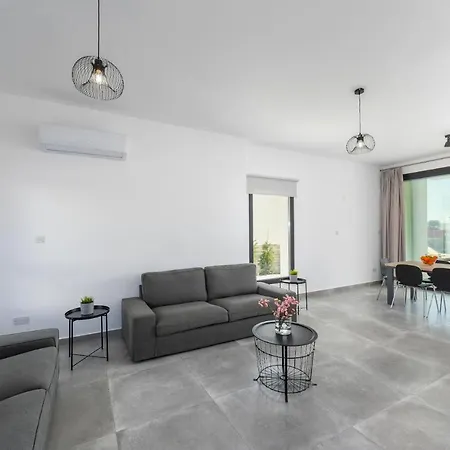In Sleeps 6 Includes Swimming Pool Air Con And Wifi 9 6 Вилла Пейя