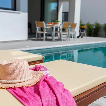 In Sleeps 6 Includes Swimming Pool Air Con And Wifi 9 6 וילה *